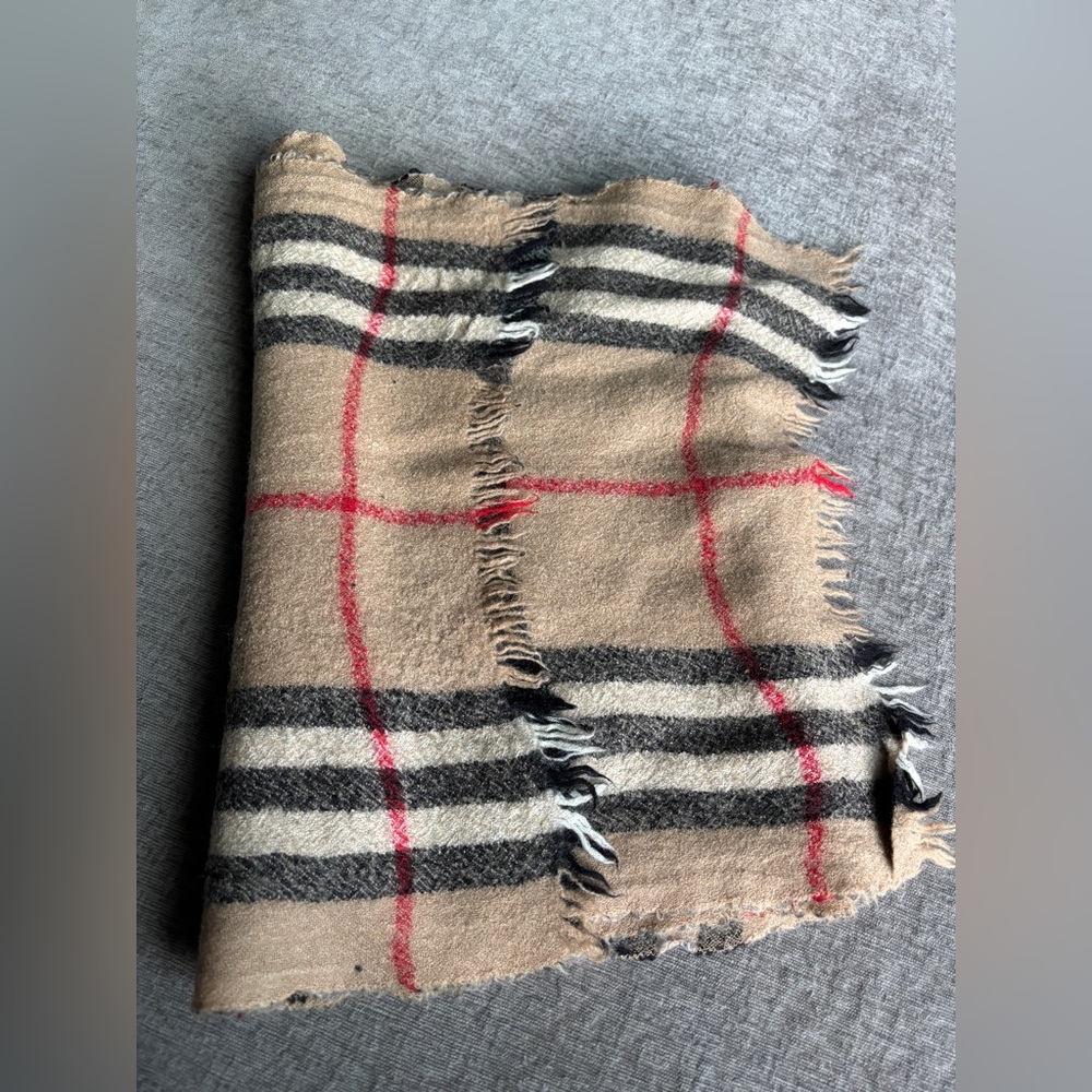 EUC Burberry Plaid Wool Scarf